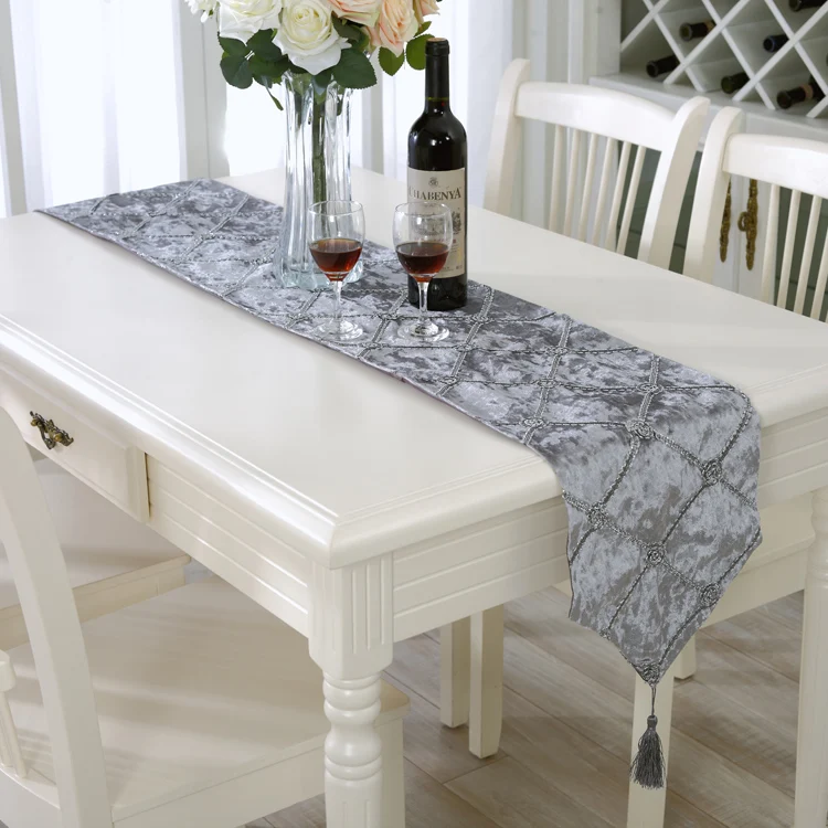 
High-grade luxury tape embroidered velvet fabrics Christmas decorative table runner for home hotel banquet 