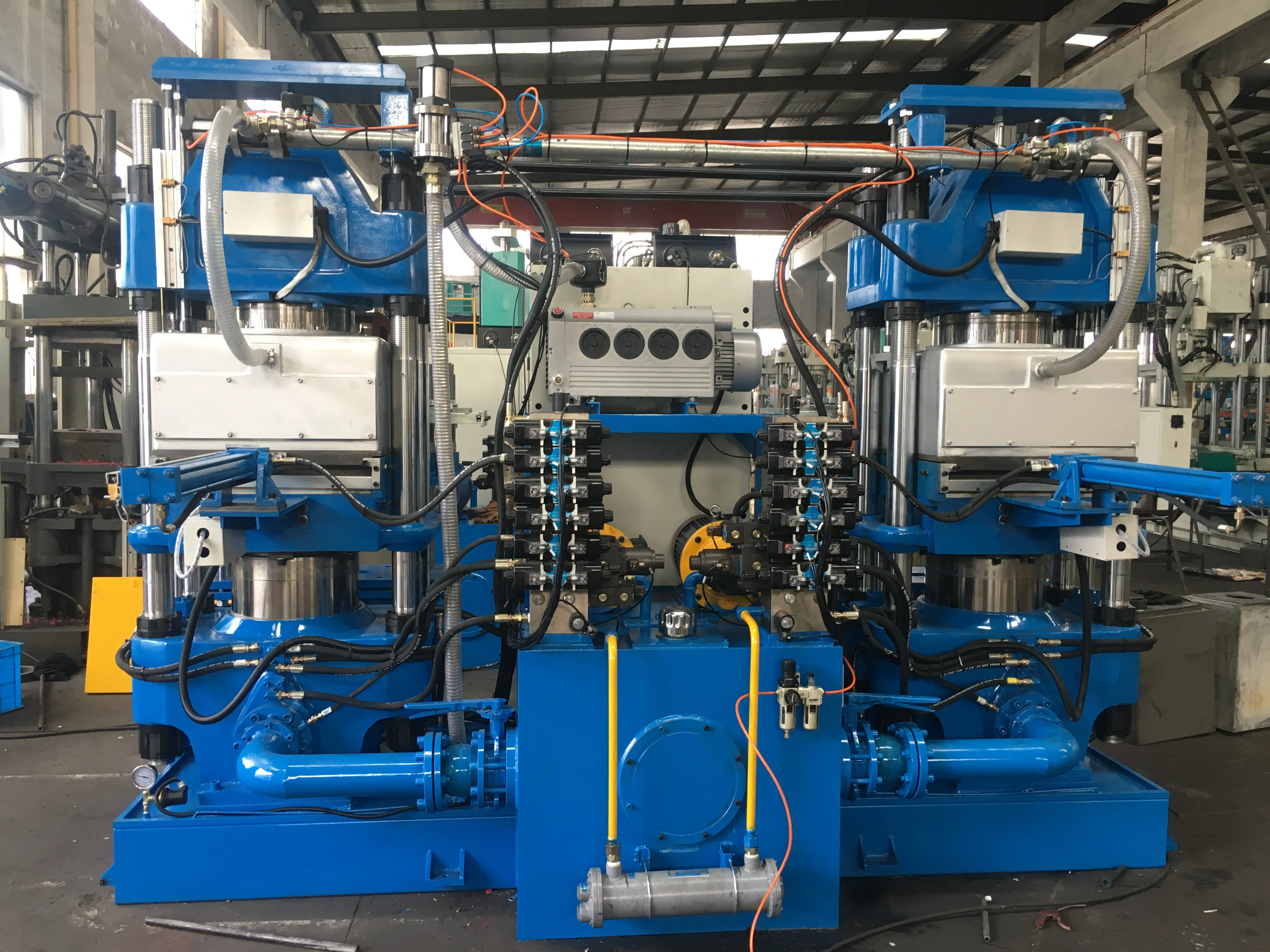 Автоматическая вакуумная формовочная машина для резины производства чехлов сотовых телефонов