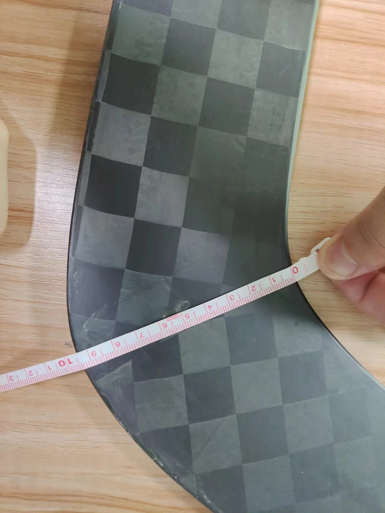 Customized 100% carbon fiber goalkeeper suitable for all players