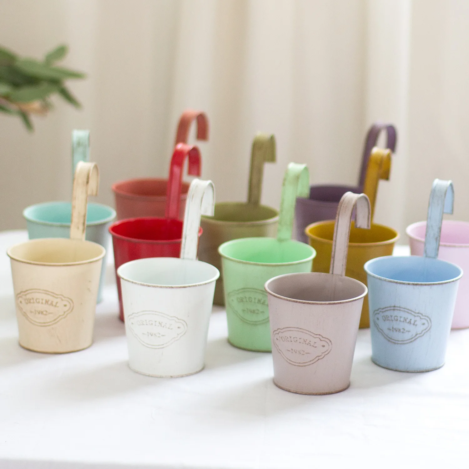 Vintage Style Hanging Flower Pots Metal Planter Bucket Flowerpot with Detachable Hooks