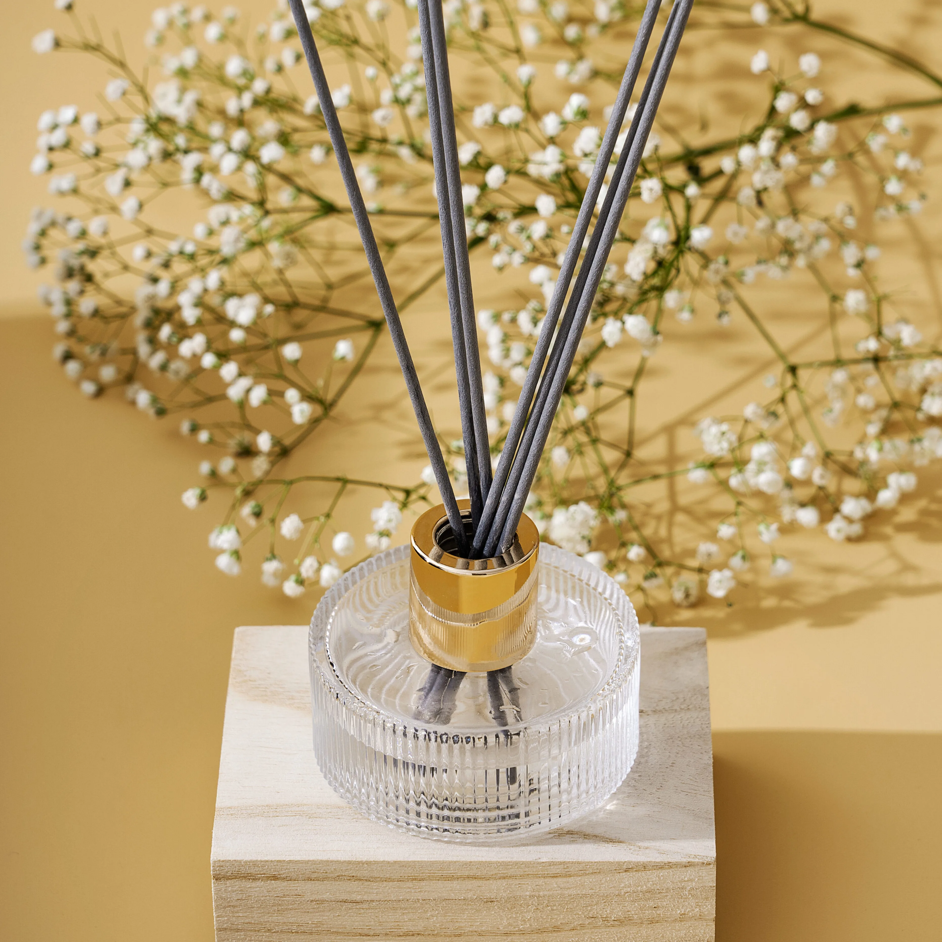 wholesale luxury custom empty home scent room fragrance round aroma glass reed diffuser bottle with cap sticks