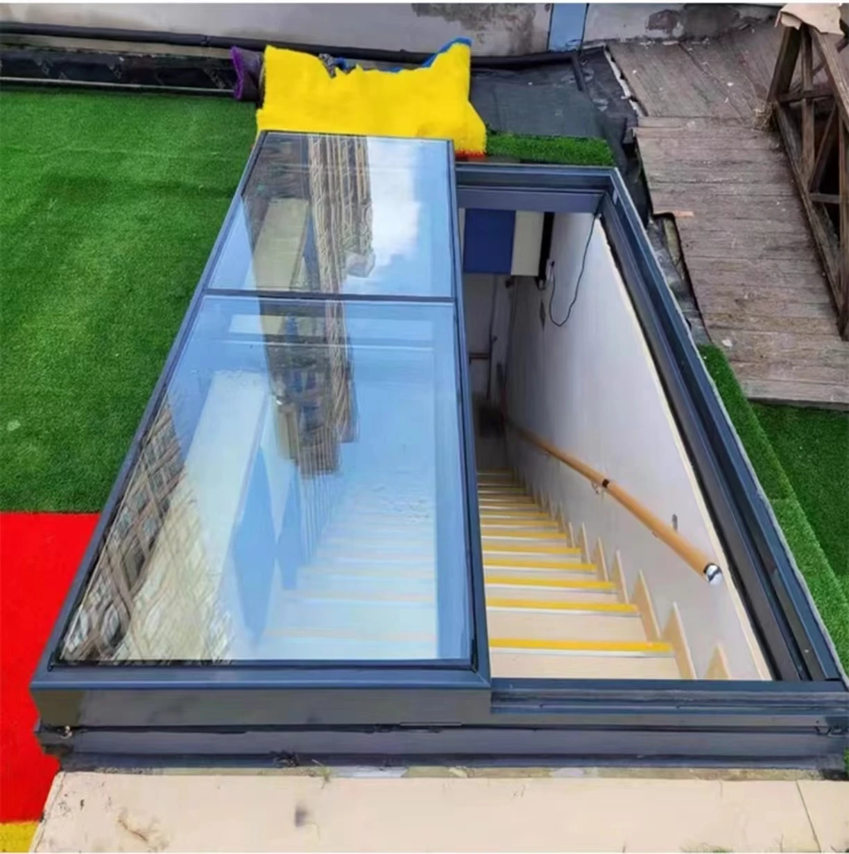 Easy to open, good sealing, electric sunroof can be customized in batches