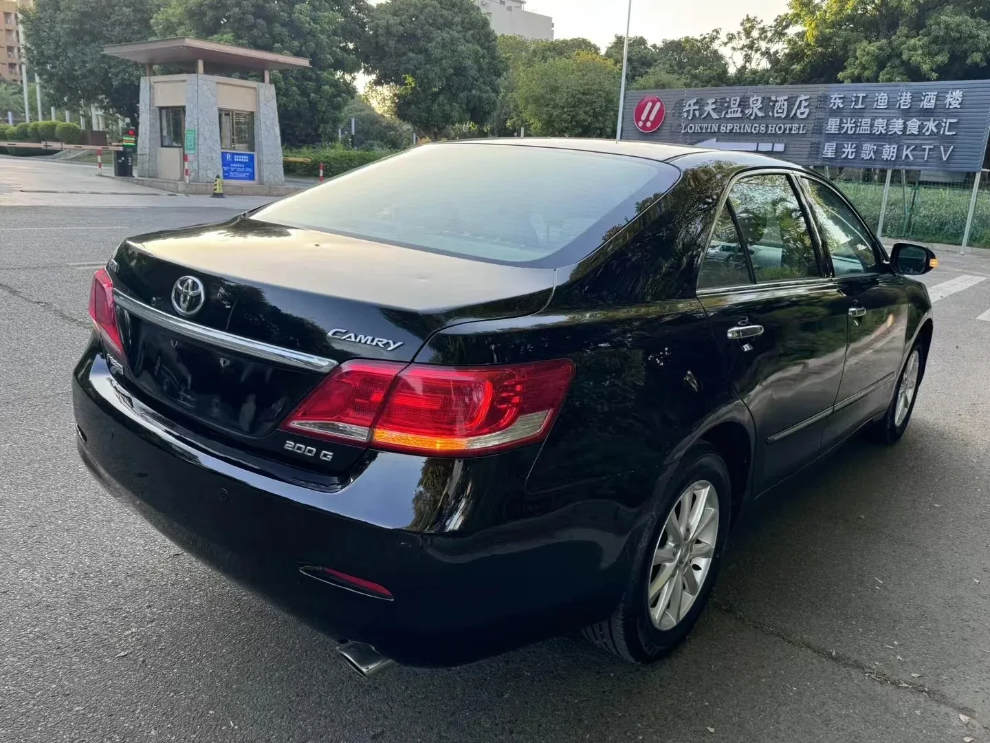 Подержанный Toyota Camry 2011 200 г роскошный юбилейный двигатель 2.0L 147hp L4 Левый ручной привод дешевый бензиновый седан Китай серийный автомобиль