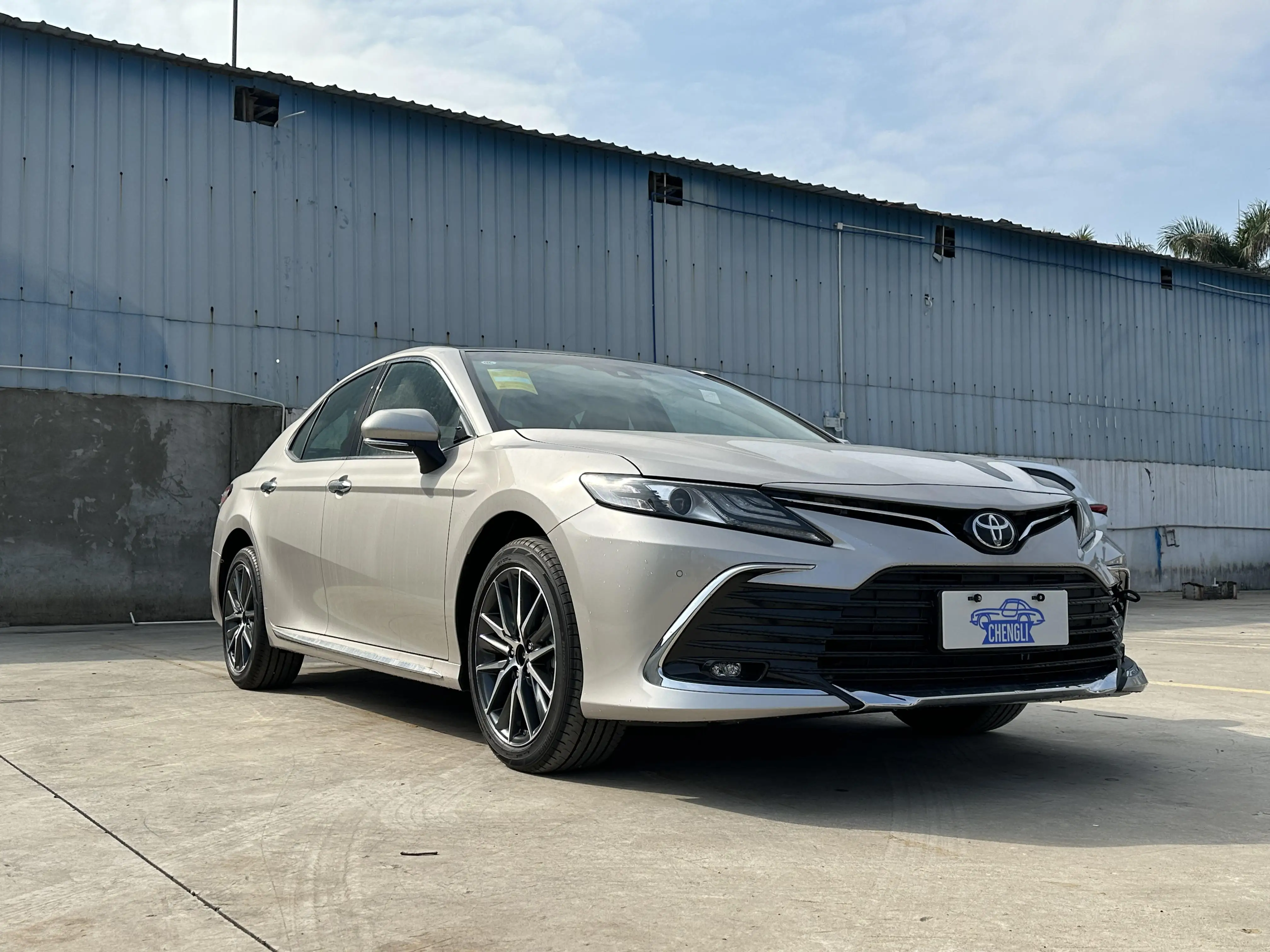 2023 Toyota Camry 2 0G седан автомобиль из Китая новый бензиновый и электрический Темный салон с светлым цветом