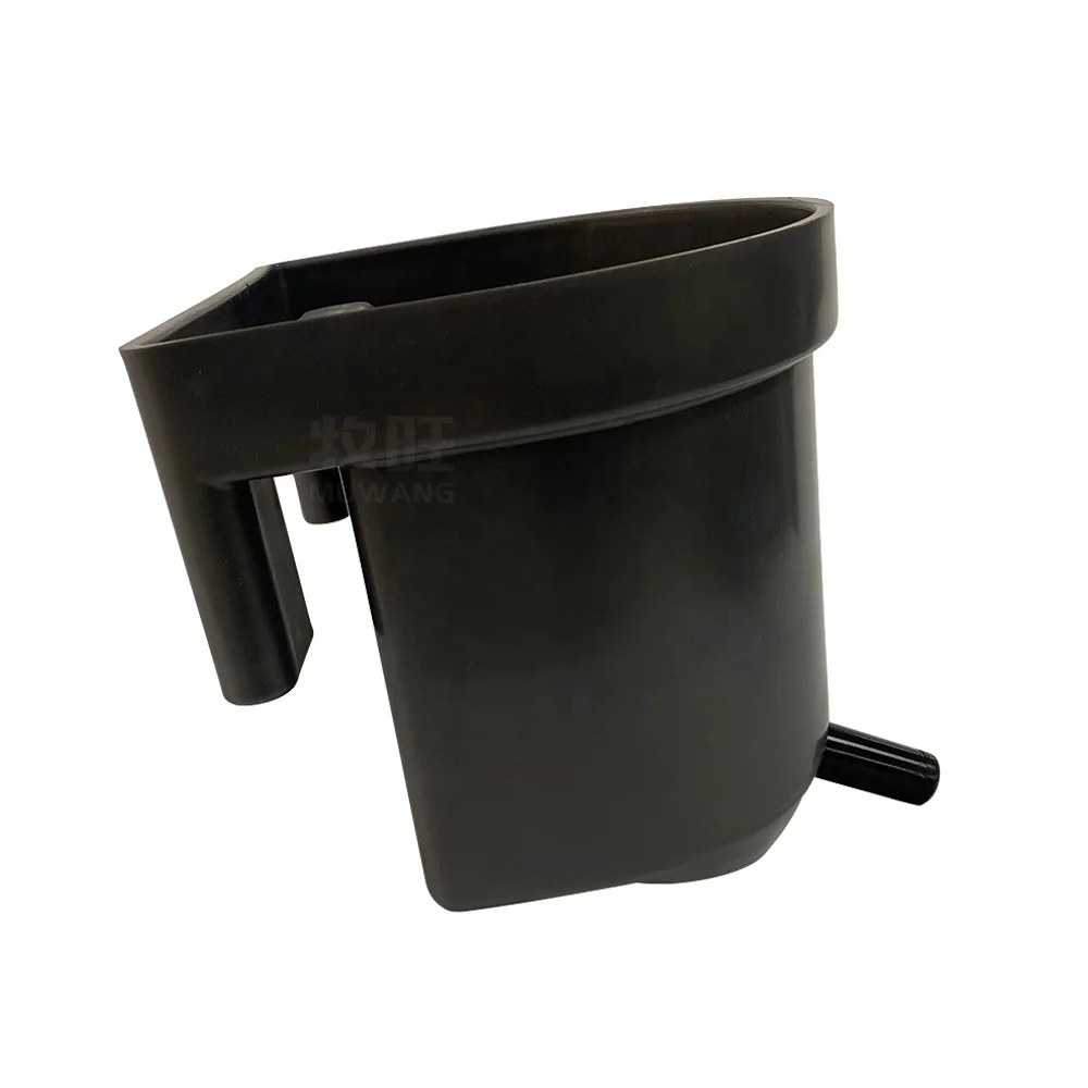 Large capacity feeding bucket with Multiple teats/nipple