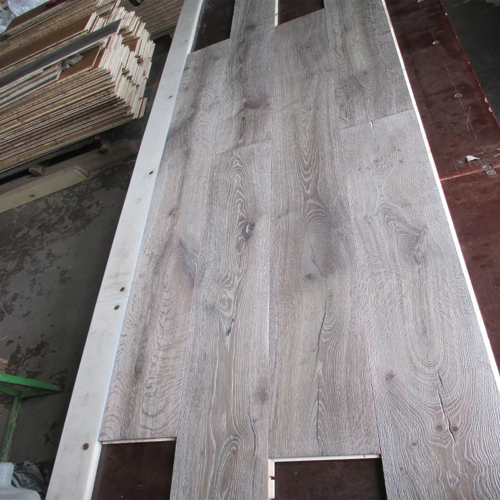 
High Quality Brushed Reactive Stained 4mm Oak Veneer Engineered Flooring 