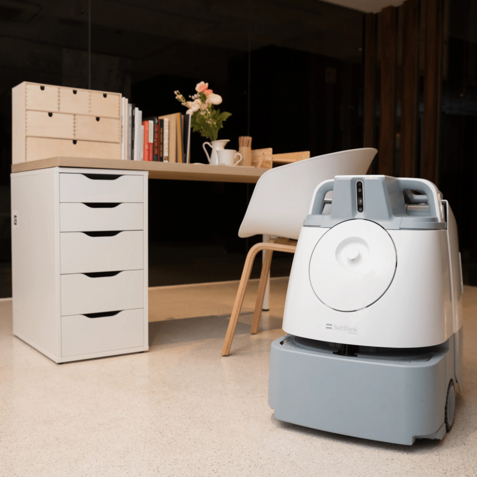 SoftBank Robotics Avalon Whiz Gambit Smart AI Vacuum Cleaning Sweeper Robot,  Commercial Robot Cleaner, Spraying