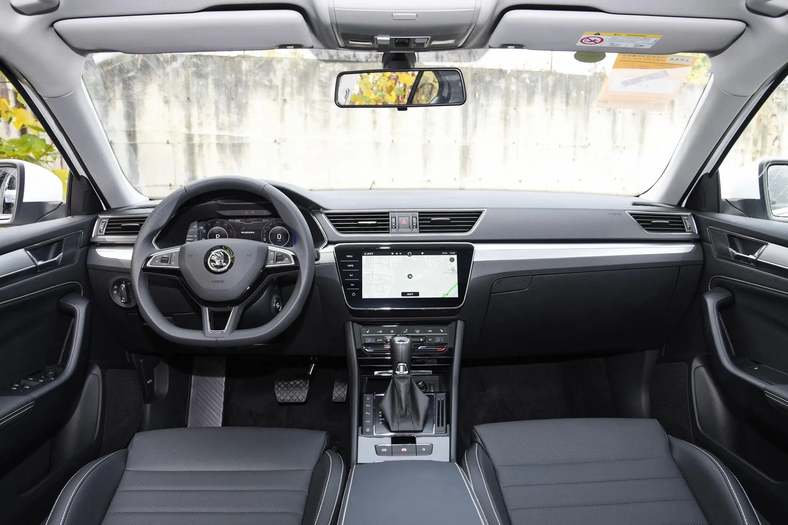 SKODA Superb HATCHBACK FWD Gas Petrol 2.0T 186PS L4 R18 137kW/320Nm Luxury Edition LHD