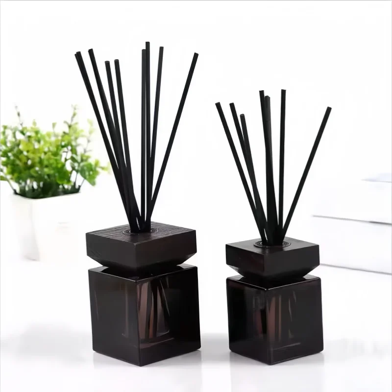 Fashionable new 50ml 100ml square reed diffusion bottle with wooden cover