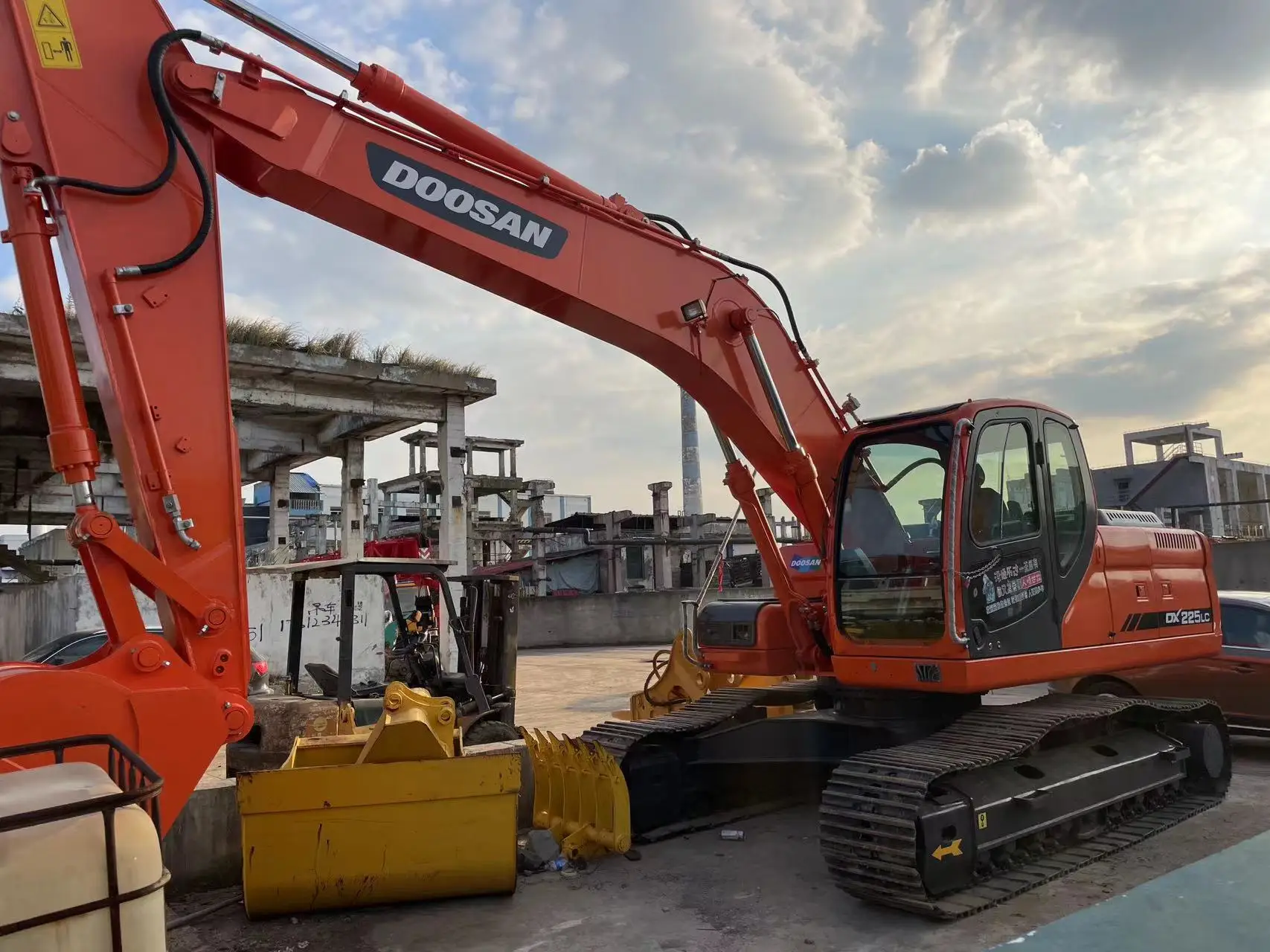 Оригинальный 25-тонный гидравлический гусеничный экскаватор Korea doosan dh225 dx225 для экскаватора 225 Перу