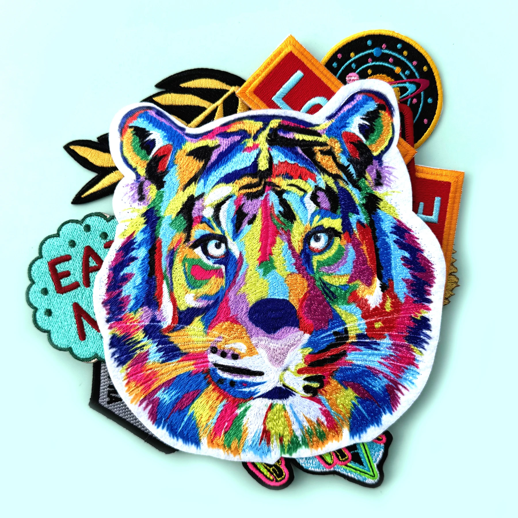 Tiger embroidery patch colorful decorative applique cloth badge Customized fashion iron on sew on embroidered patch for clothing