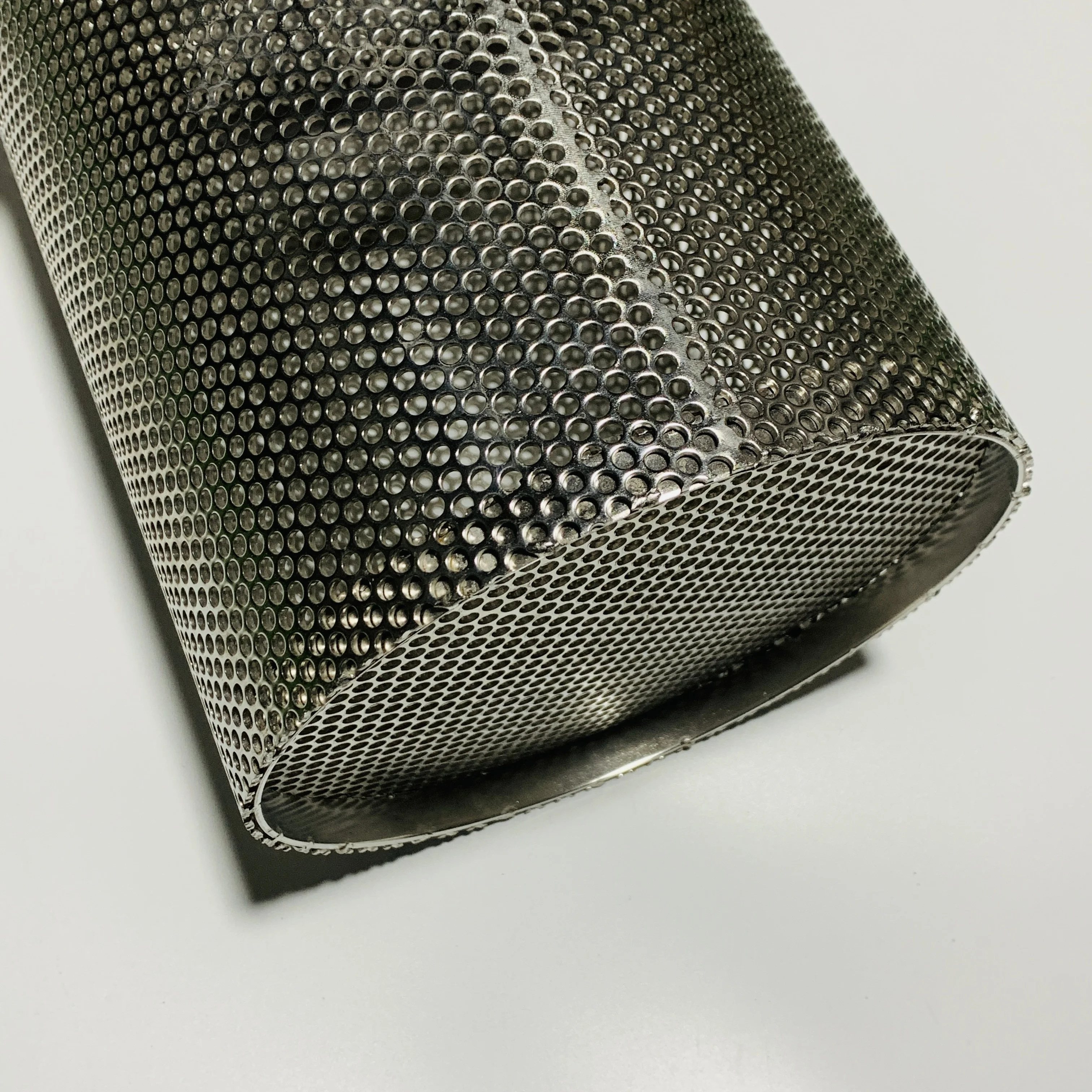 Factory customized ss 304 316L perforated metal mesh filter tubes /Cylinder/pipe