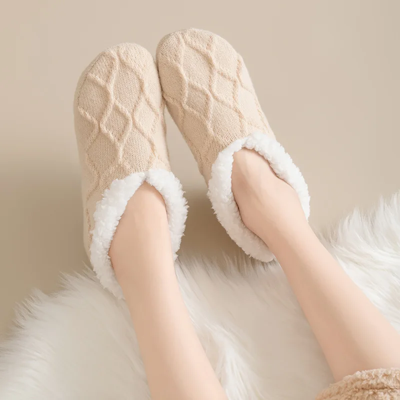 Warm Fuzzy Sherpa Lined Grip Socks Adult House Shoes Knitted Floor Slippers Barefoot Socks for Women Non-Slip Men Slippers Socks