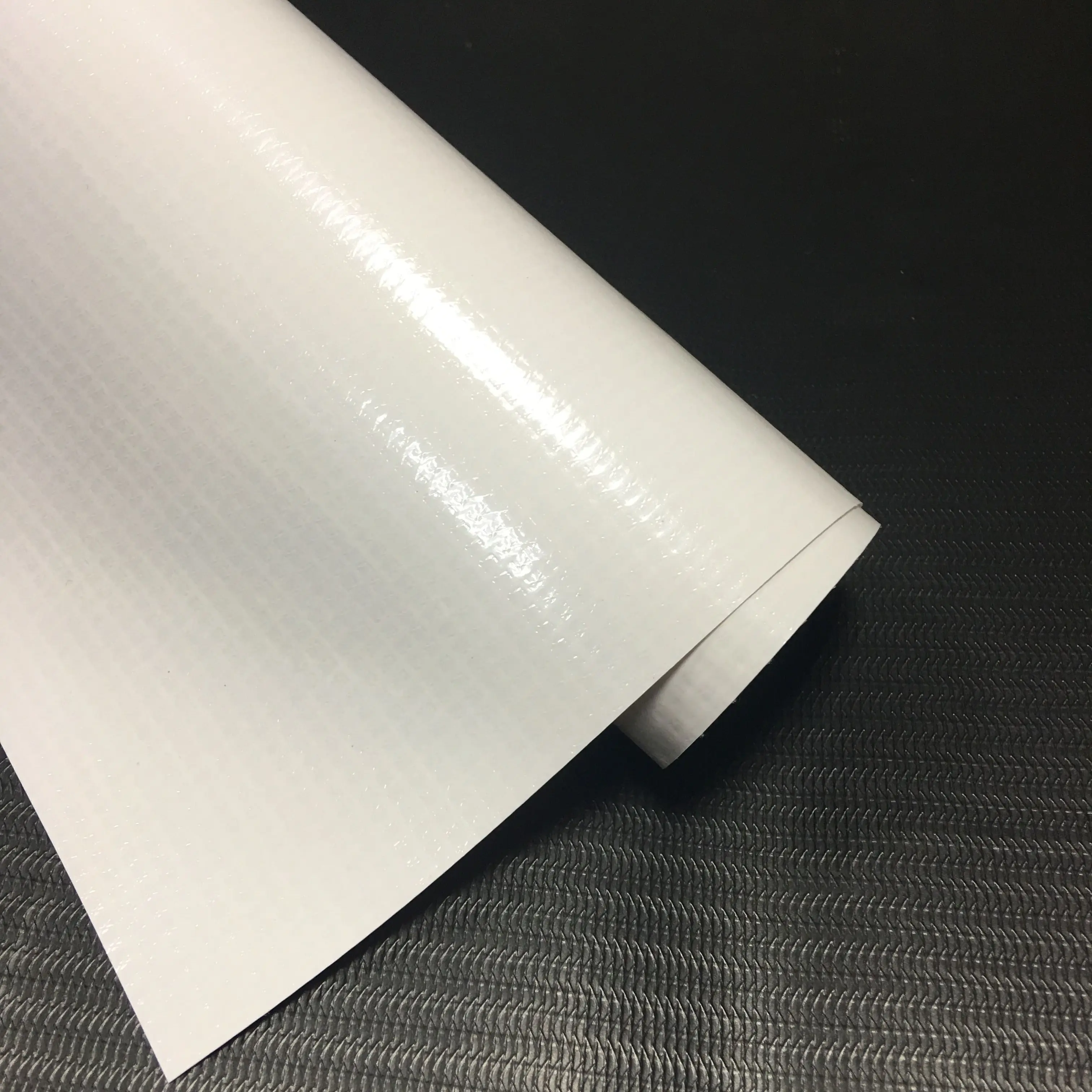 Flex Banner Roll 500*500D Hot Laminated Glossy PVC Thickened Banner 440gsm Frontlit Roll Custom