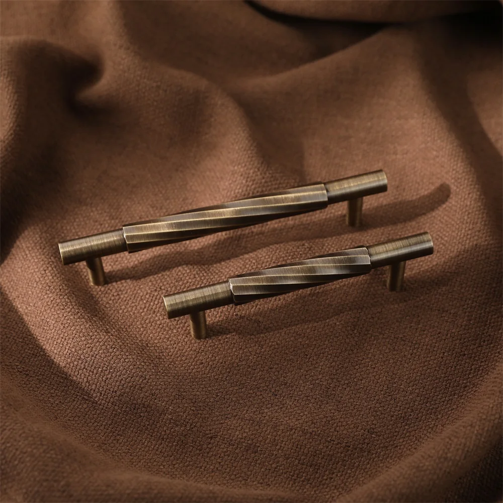 MAXERY Vintage Antique Brass Handle Pulls, Curved Stripes Textured Cabinet Handles, Metal Furniture Handle for Closet Wardrobe