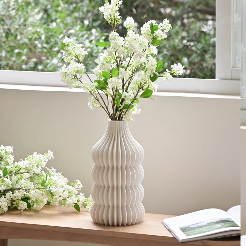 Simply Style Unique Geometry Shaped Ceramic Vasse White Striped Flower Vase for Wedding Table Decoration
