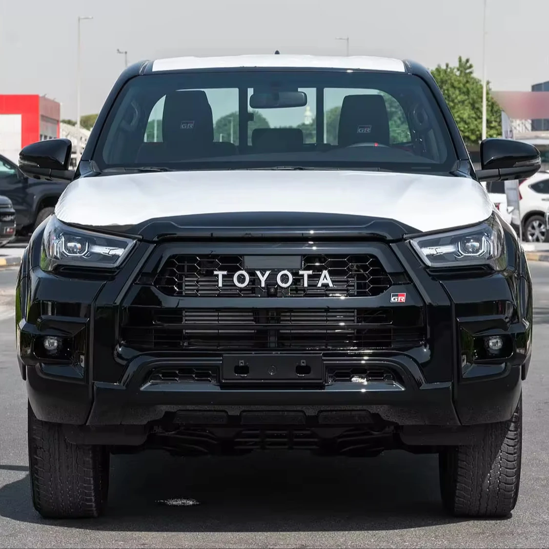 Чистый Подержанный TOYOTA HILUX DC GR SPORT 2.8D на 4x4 мой 2023 черный в хорошем состоянии готов к работе