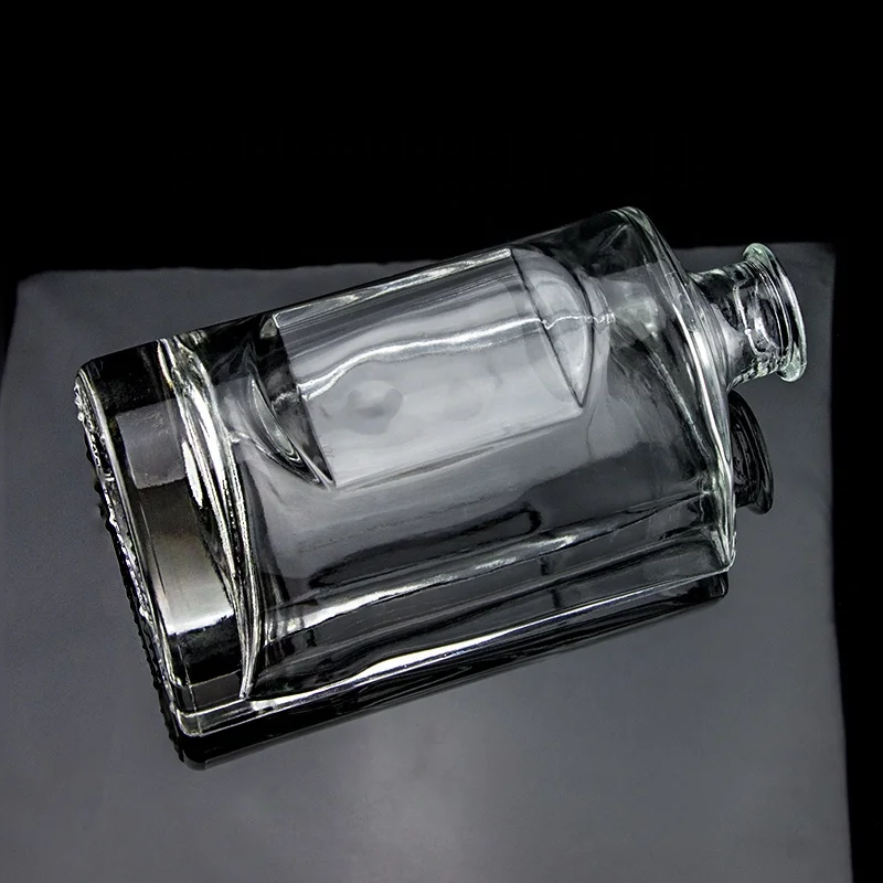 Customized Shaped 750ml Vodka Glass Bottle Cork Finish Clear Liquor bottle