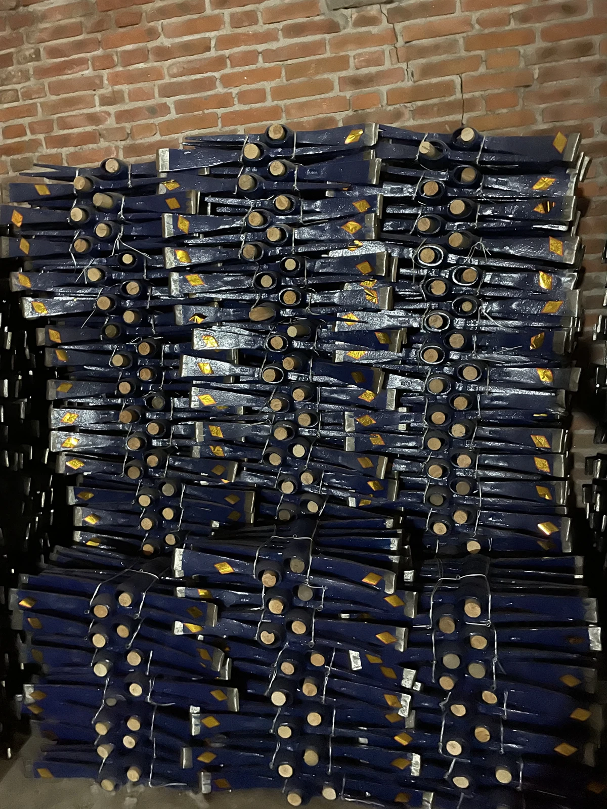 garden tools forged steel pick mattock with wooden handle