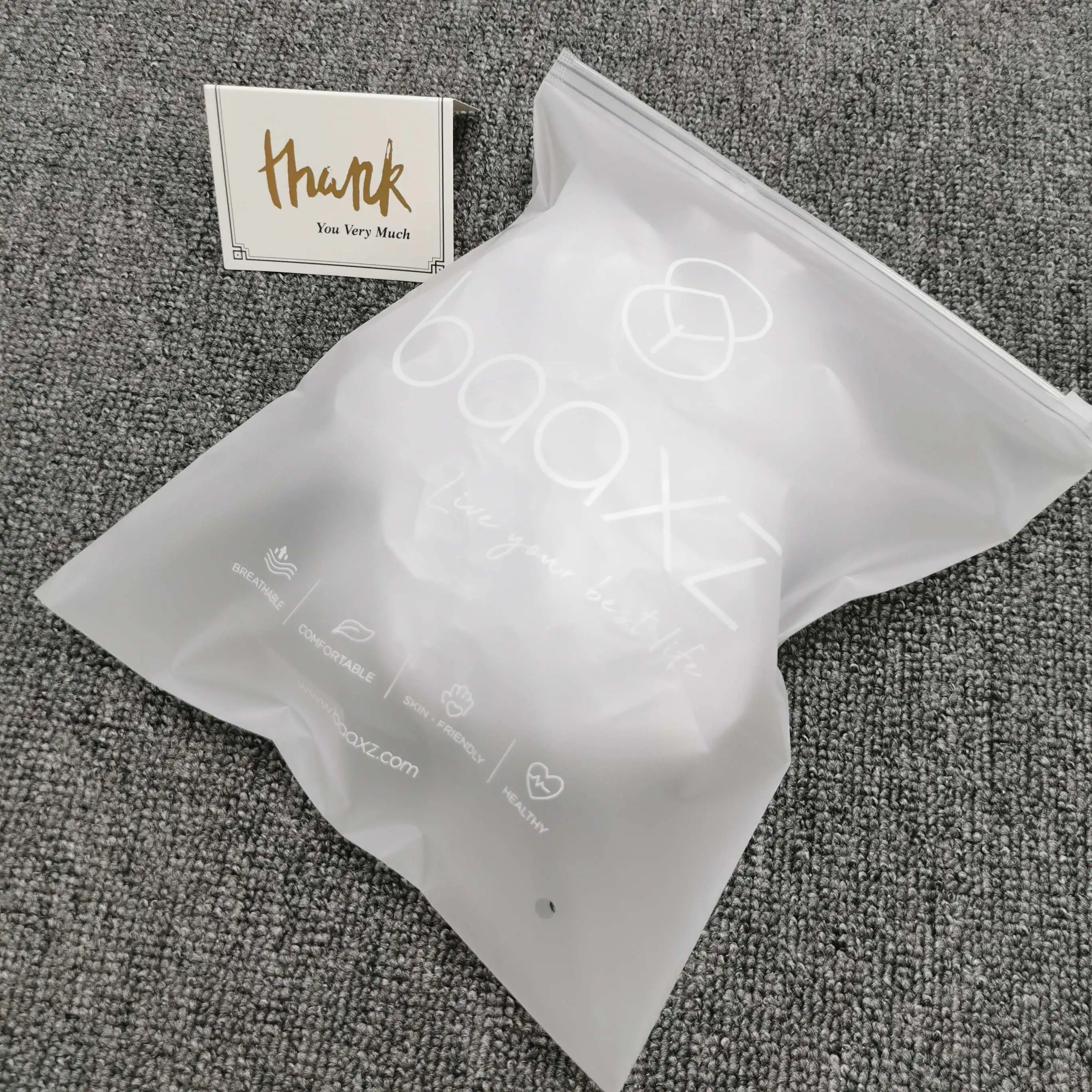 
Wholesale packaging bags zipper Biodegradable Frosted surface sealing zipper lock bags packaging customised packaging bags 