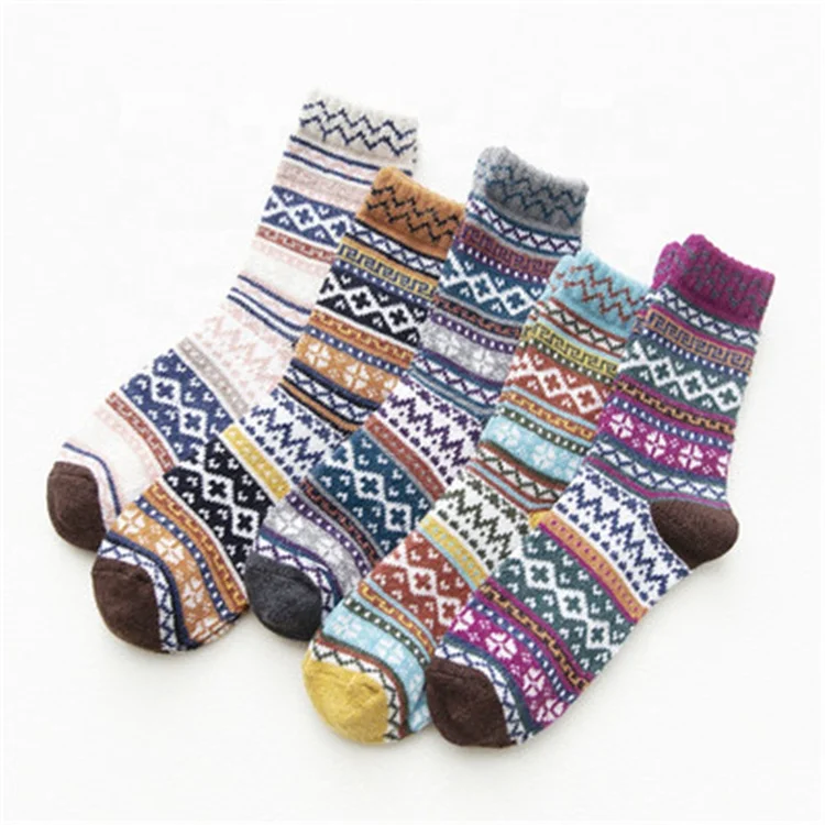 
2019 Hot Sale Vivid Color Fashion European And American Fashion Christmas Thick Crew Socks For Men 