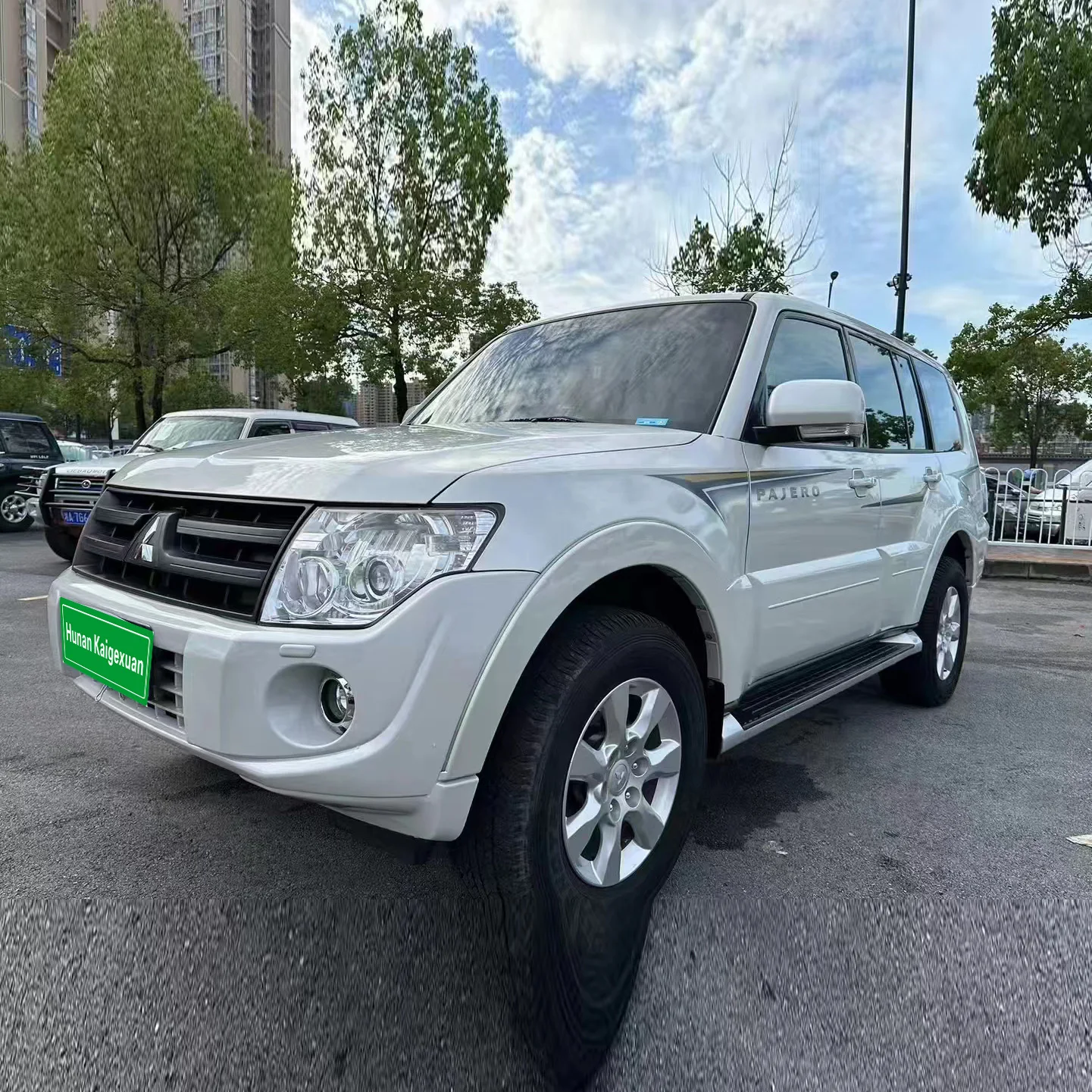 Wholesale of used cars 2014 Wuling Pajero 3.0l Custom Version Sedan Gasoline SUV Used Car for sale