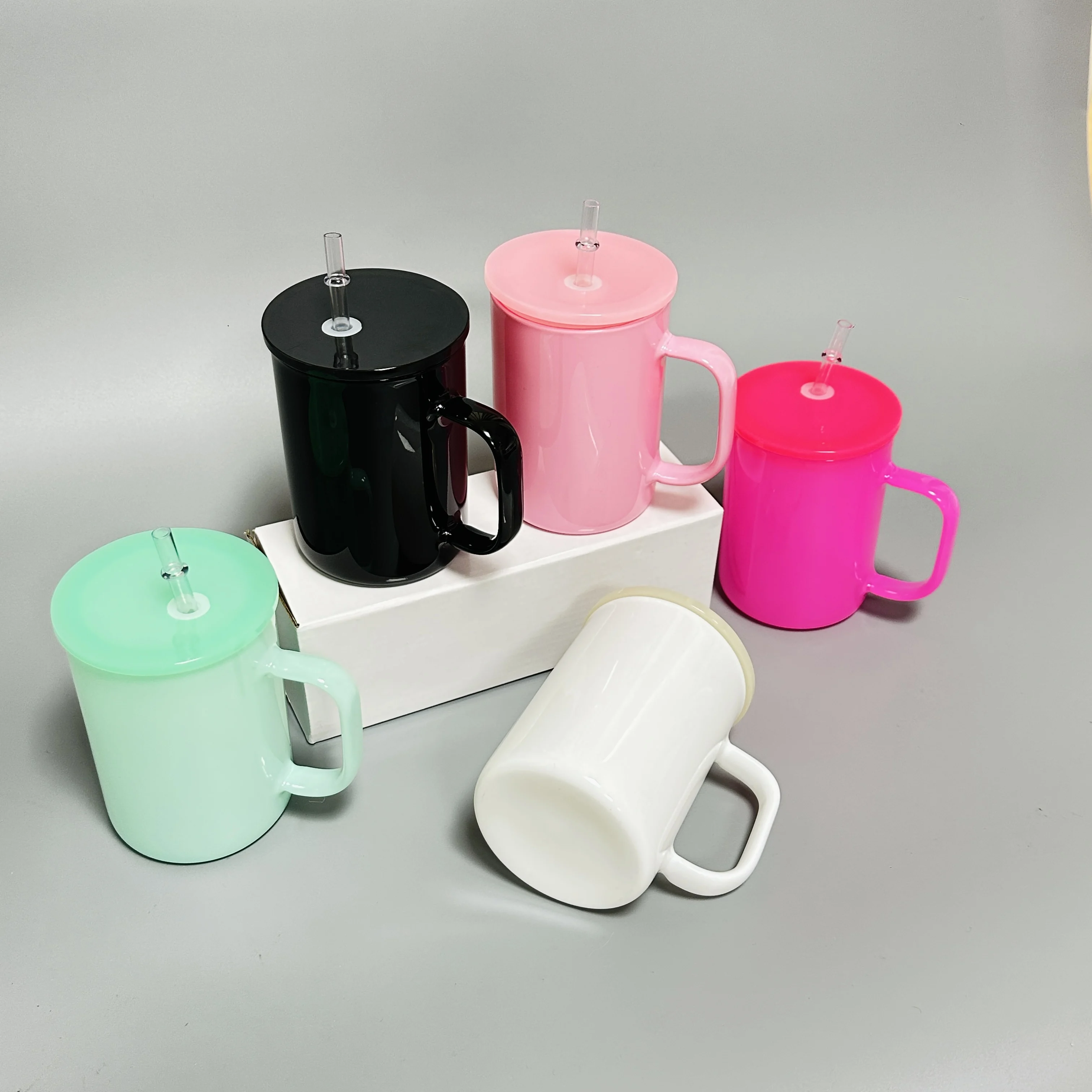 USA Warehouse Sublimation Blanks 15oz Borosilicate Macaron Solid Colored 17oz Glass Mugs with Plastic Lid for UV Dtf Wraps