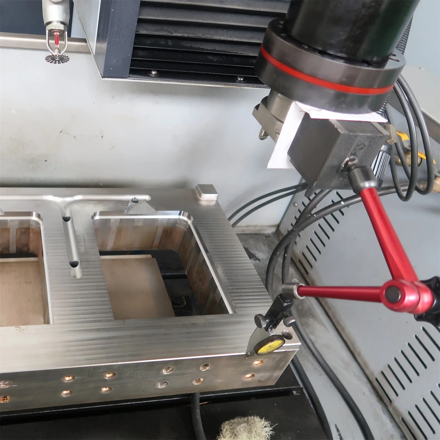 Injection Molded Components for Renewable Energy Systems Paint Bucket Molding Machine