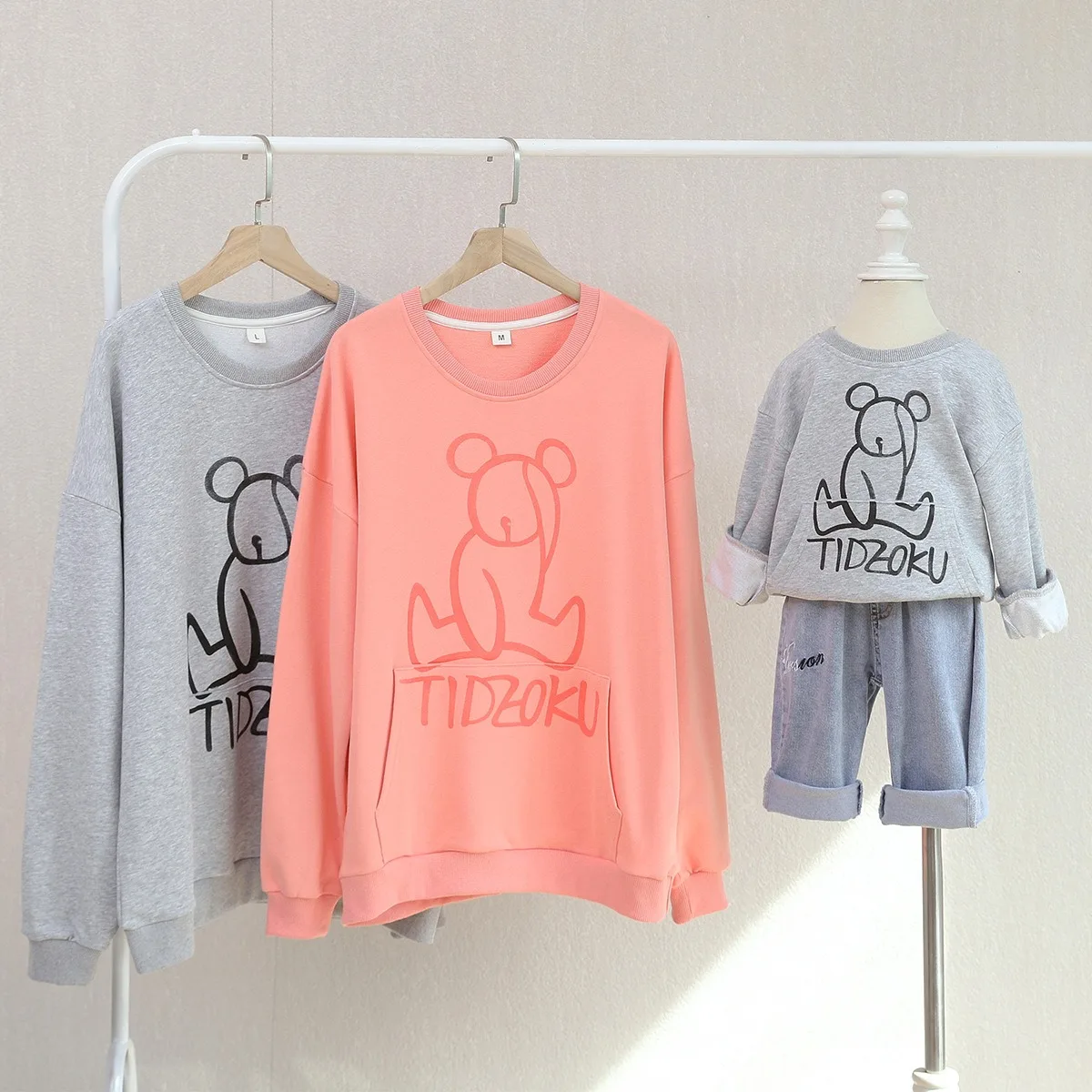 High quality knitted autumn pullover bear sweatshirt Mommy and me Pink color family matching outfits