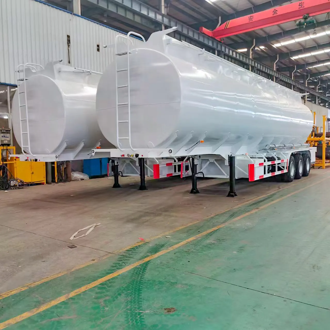 China Factory Heavy Fuel Tanker Trailer Steel Semi-Trailer for Gasoline Delivery Gas Tanks for Semi-Truck Use
