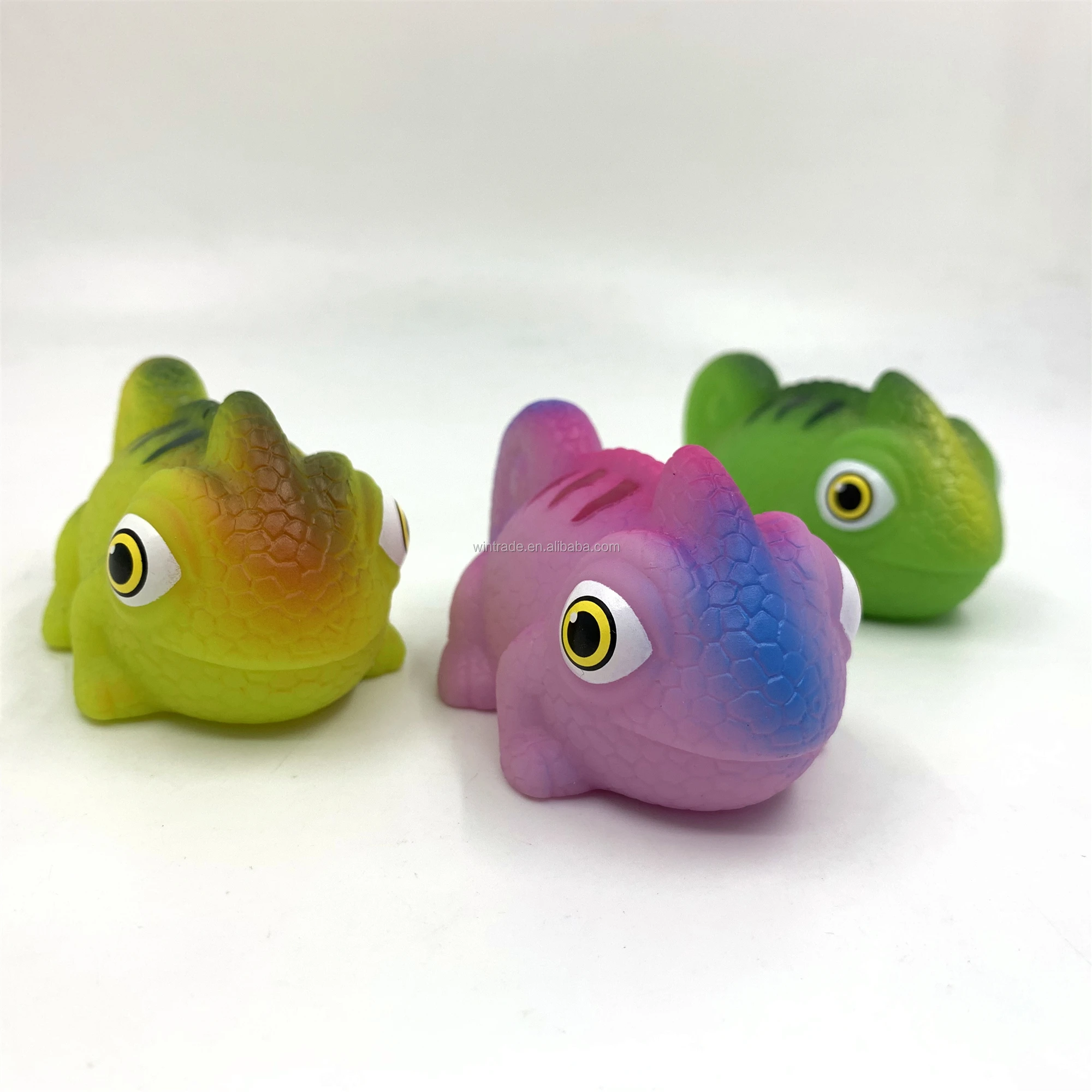 Floating cartoon water sensing toy light up bath lizard for