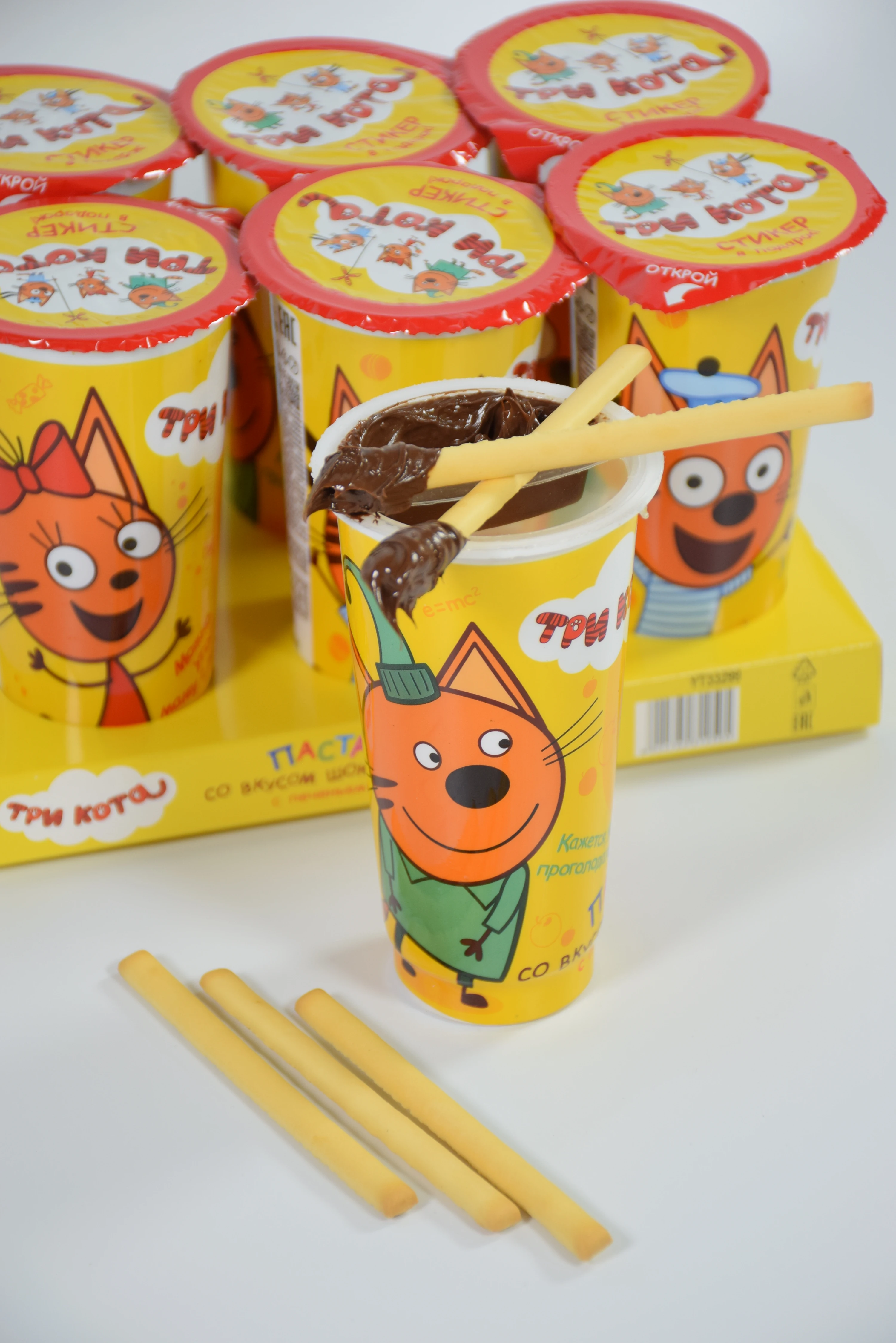 Chinese Snacks Food Supplier Confectionery OEM Compound Chocolate Coated Fingers Biscuits Kids Favorite Chocolate Snack Cup