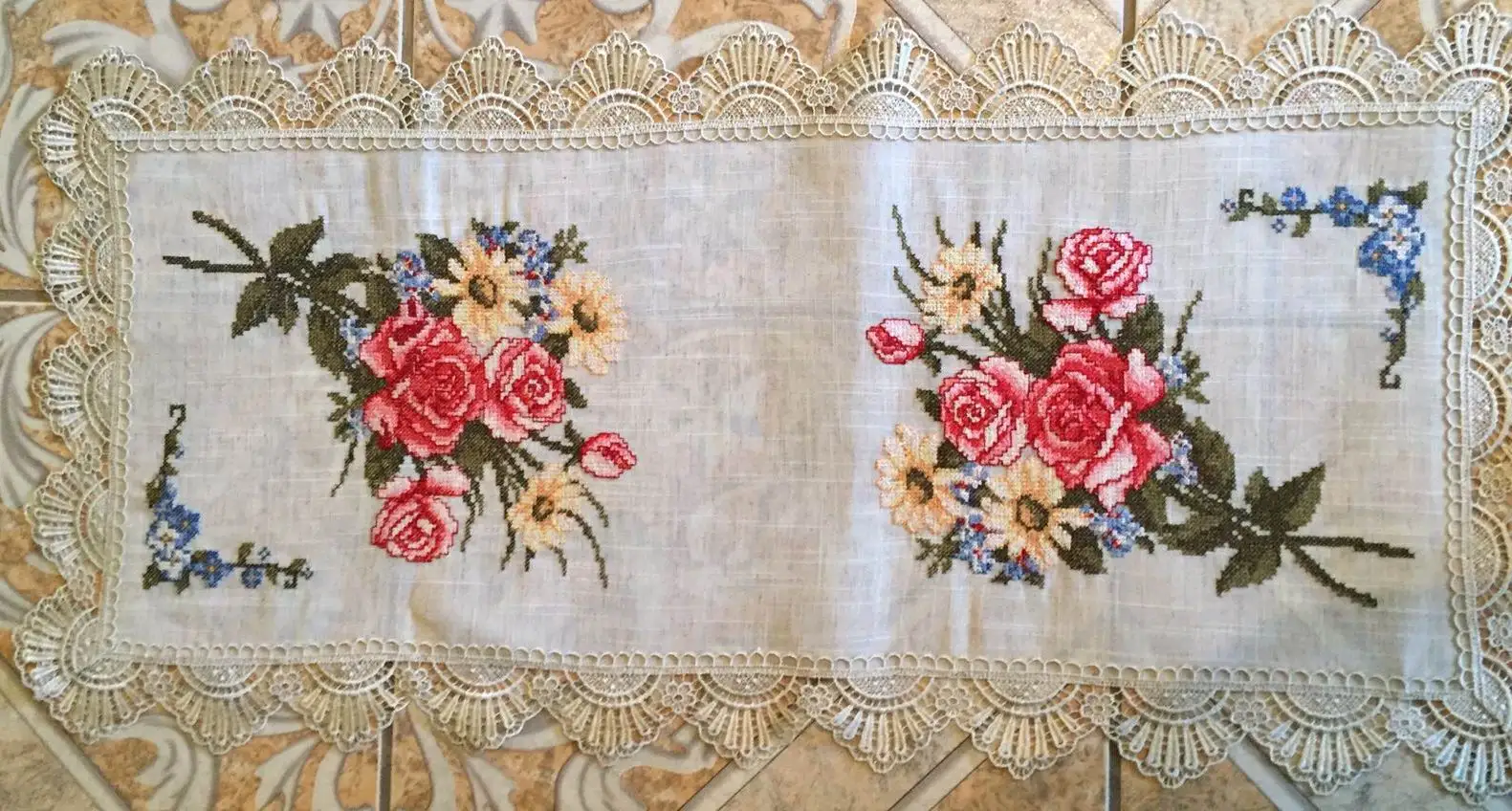 cross stitch embroidered tablerunner with polylinen fabric