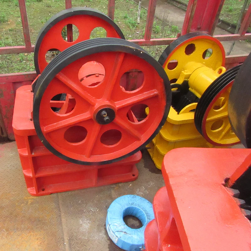 Hot selling factory price small mobile jaw crusher for hard rock ore PE150x250 PE220x350 PE250x400 diesel engine drive