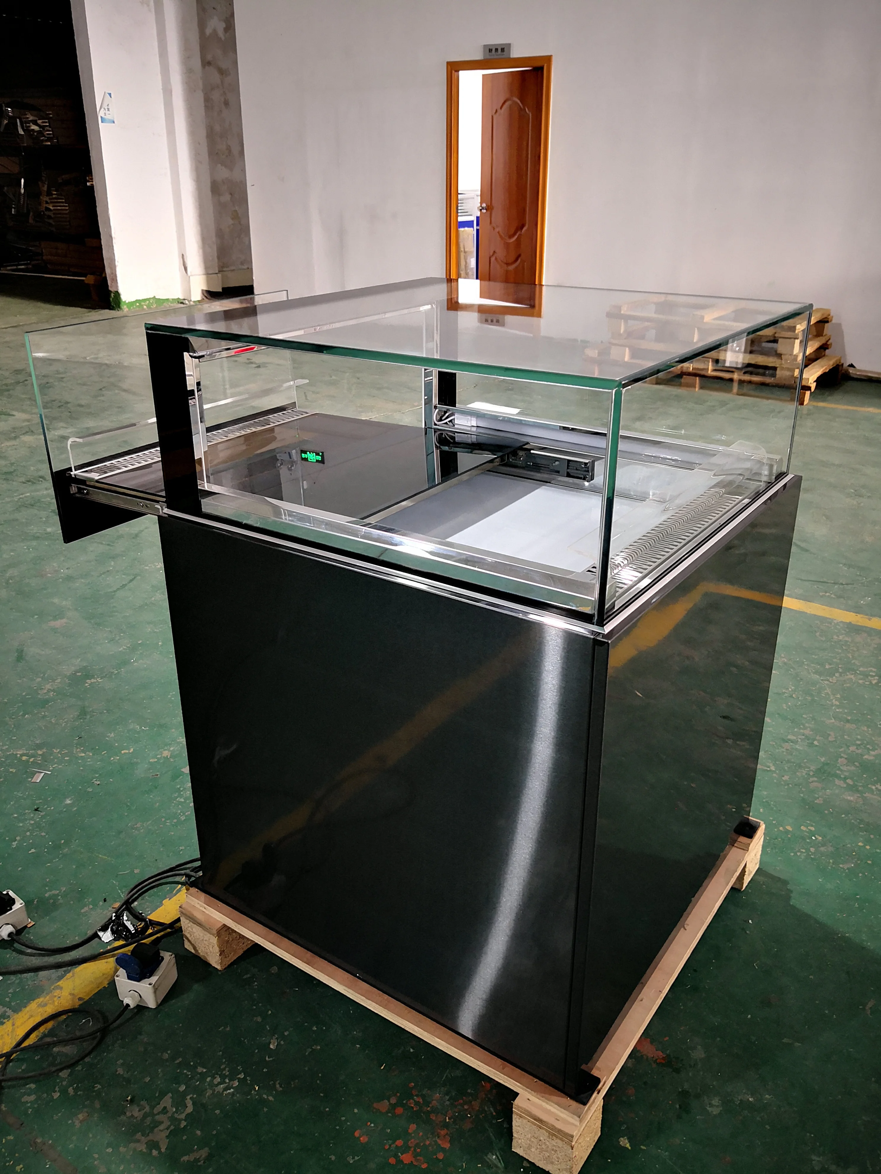 Wholesale Fashionable Popular Electricity Saving Refrigerated Chocolate Display Case Cabinet