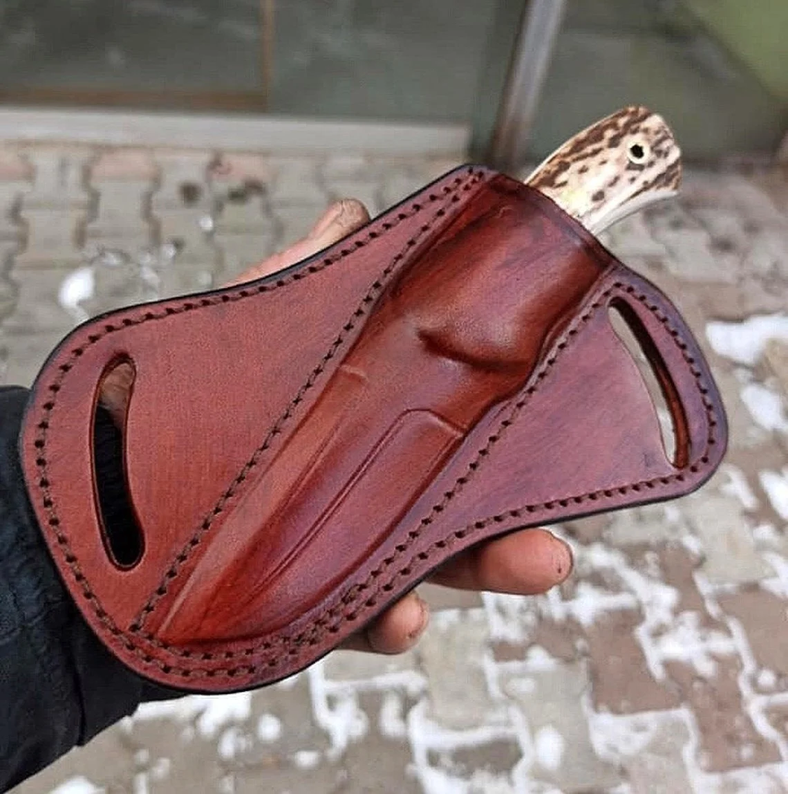 Нож из дамасской стали ручной работы с оленем