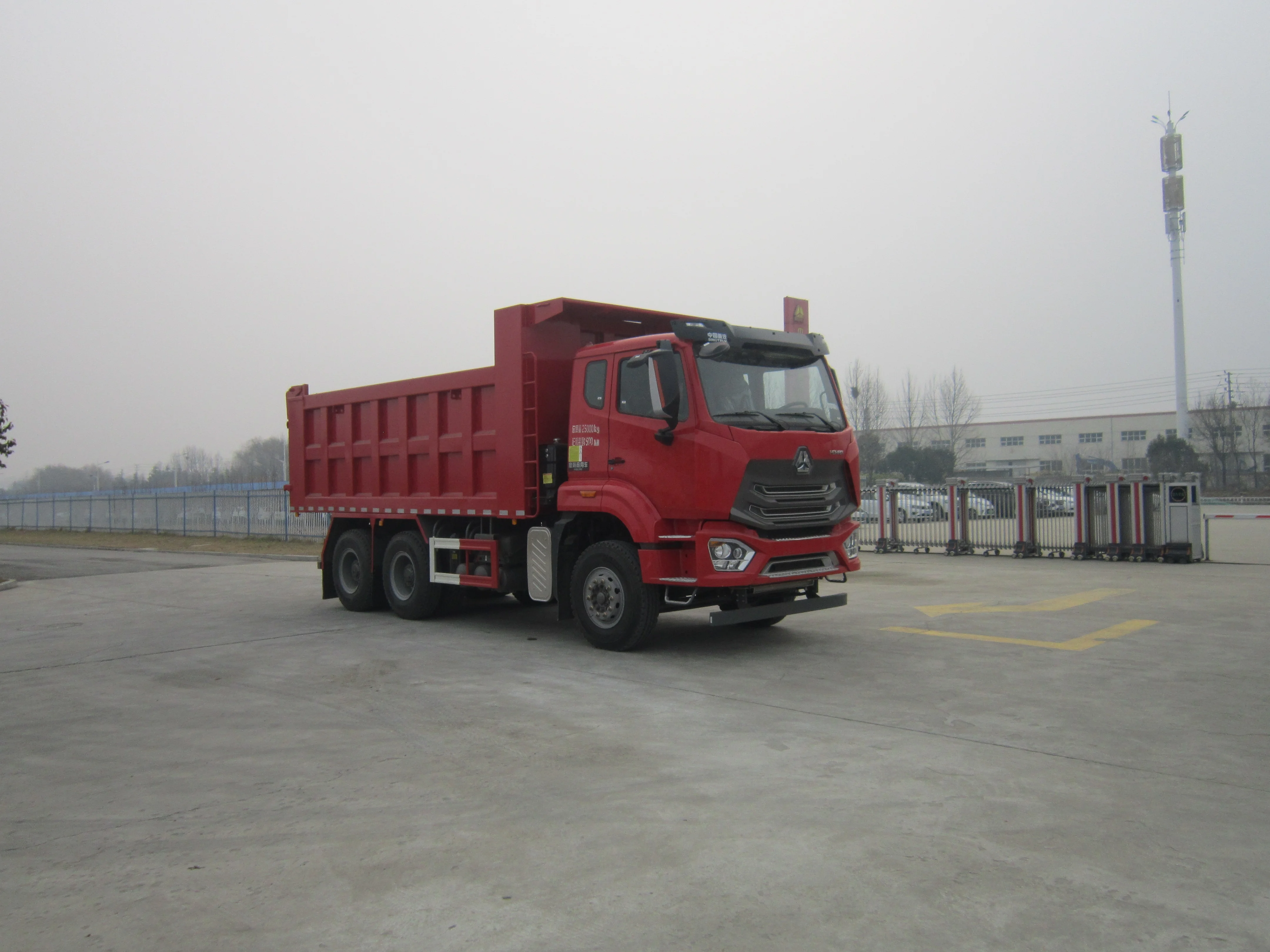 SINOTRUK HOHAN 8X4 tipper truck 40 tons dump truck price