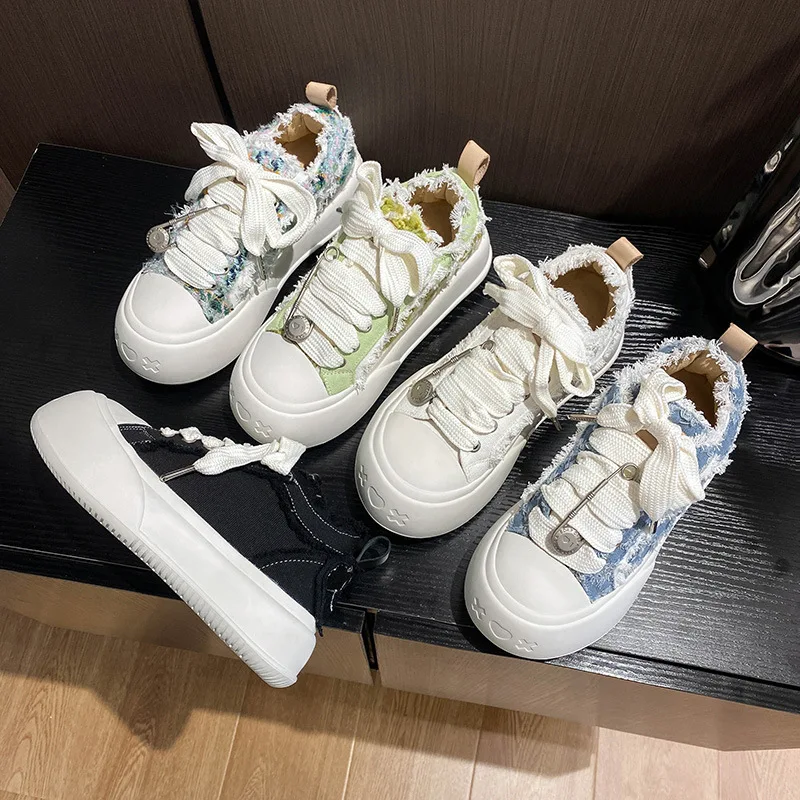 2024 New Frayed Designer Clunky Sneakers Flat Trainers Ladies Classic Denim Blue Board Shoes Sexy Casual Canvas Shoes for Women