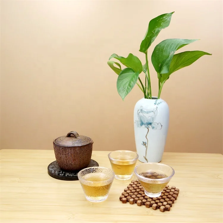 
 Экологичные подарки, набор из хрустального стекла, изолированная роскошная дизайнерская чайная чашка  