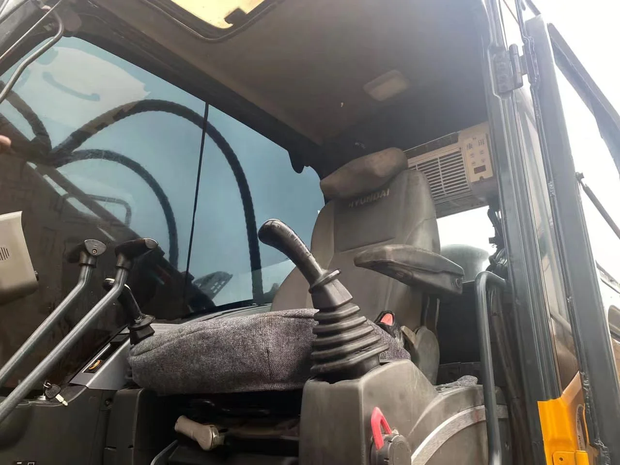 Good Quality South Korea 22 ton Hyundai 220 excavator good price R220LC-9S used hyundai excavator for cheap sale