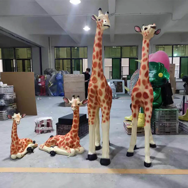 Life size garden giraffe statue resin fiberglass animal props for zoo decoration