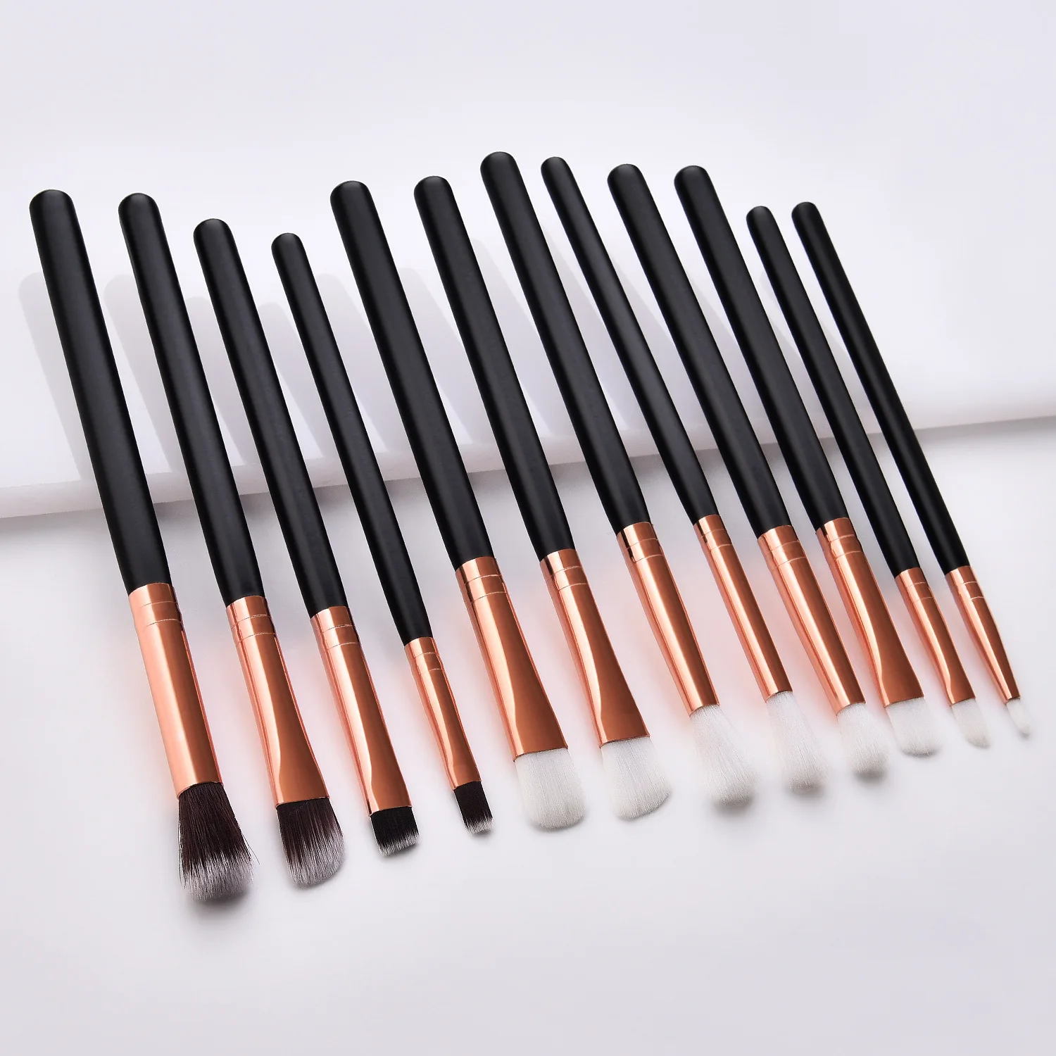 New Arrival 12 Pcs Brush Set Makeup Portable Wooden Handle Build Your Own Makeup Brush Set Soft Fur Makeup Eye Brushes