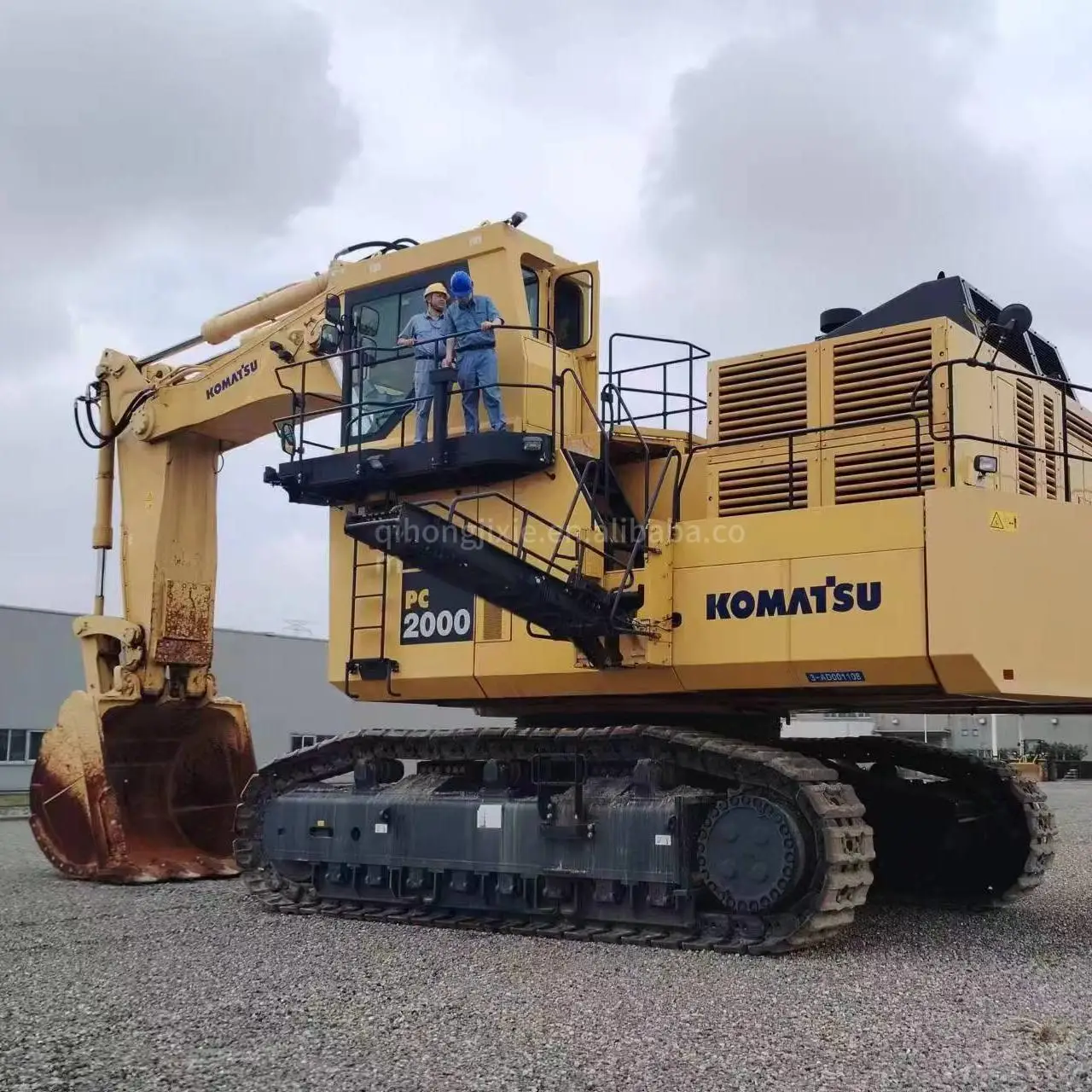 Экскаватор-гусеничный экскаватор Komatsu PC2000-8 JP 200 тонн большой желтый компонентный насос с сердечником двигателя используется в Японии распродажа