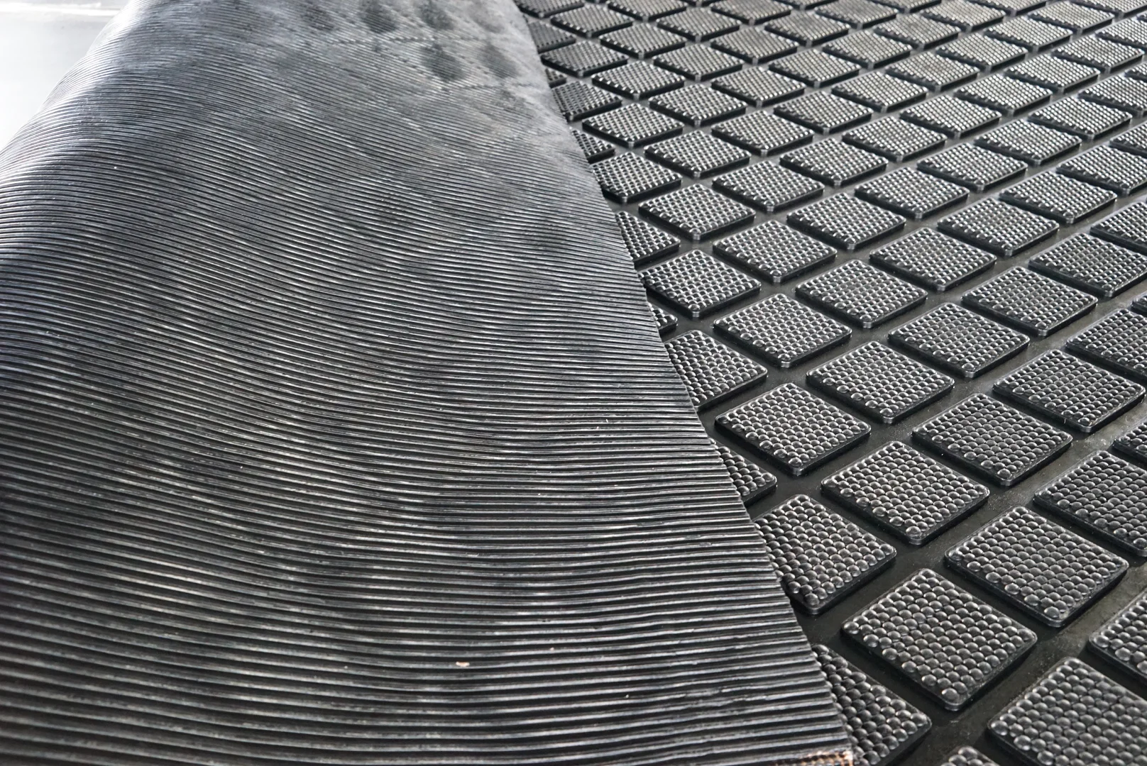 Heavy Duty Black Stall Horse Matting SBR Rubber Floor Stable Agricultural Cow Mat