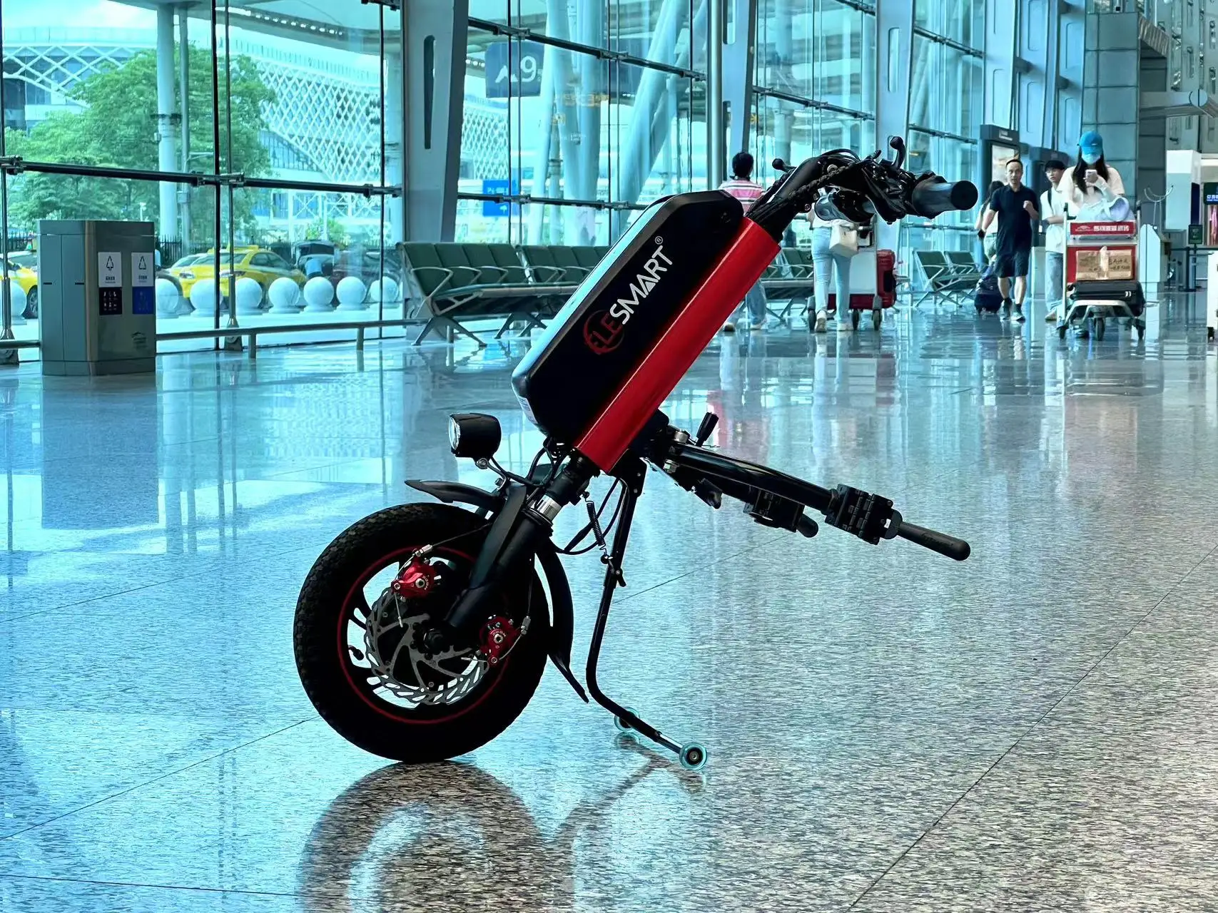 Factory Direct Supply 12 inch durable tyre 36V 500W motor power 12.8/16AH battery Electric Mobility Wheelchair Handcycle