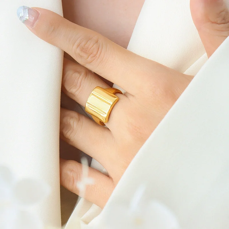 Женское металлическое кольцо с квадратной текстурой 18 карат