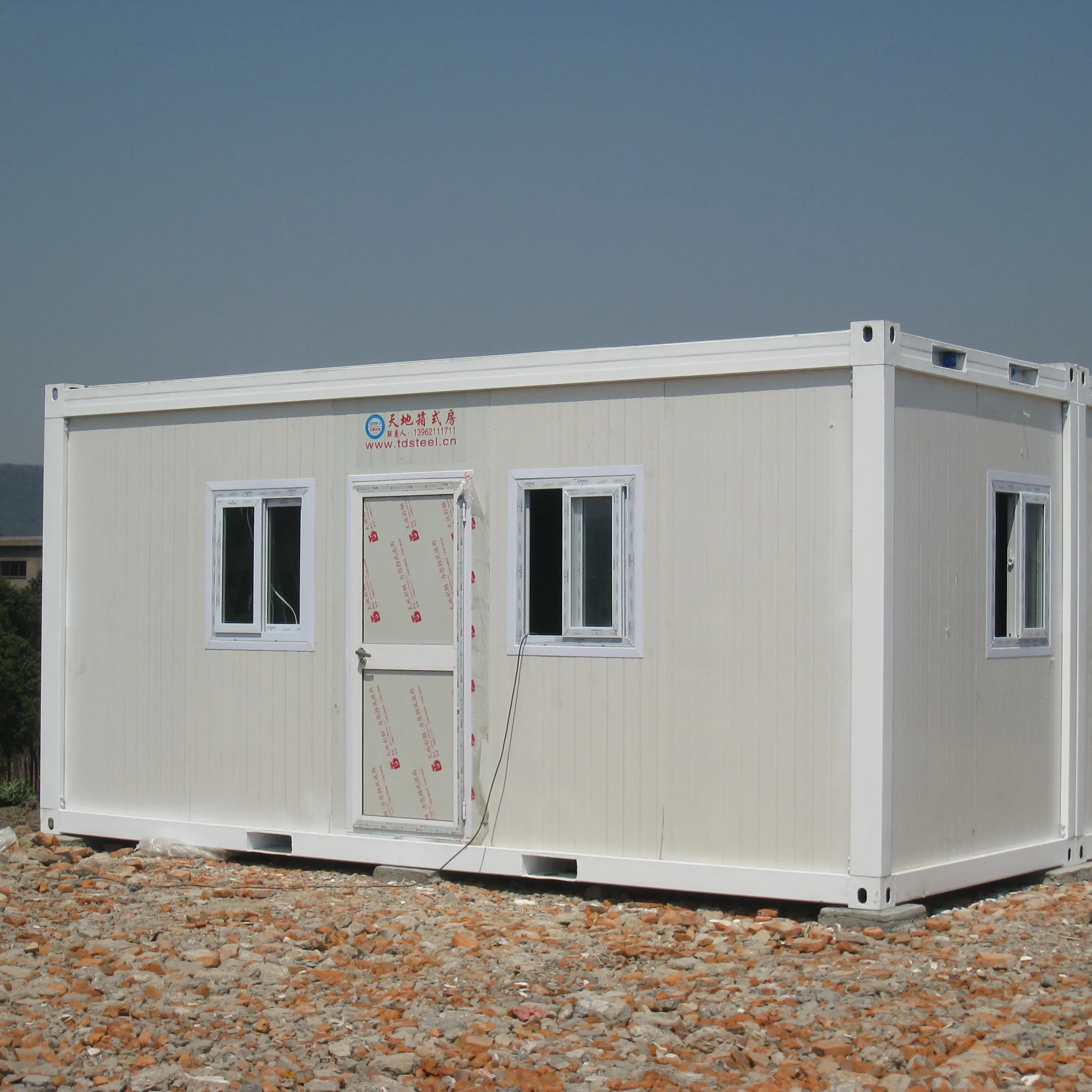 Quick install container house made in China with good quality steel structure and sandwich panels in low price