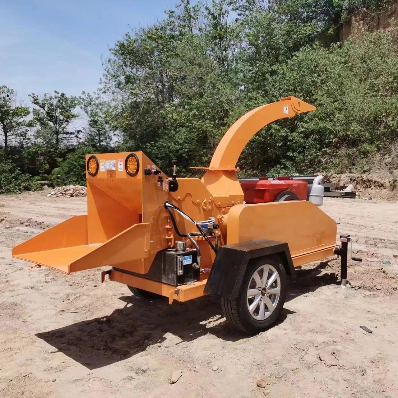 Professional  Intelligent Mobile Automatic 32HP Wood Crusher Wood Chipping Machine in hot sell