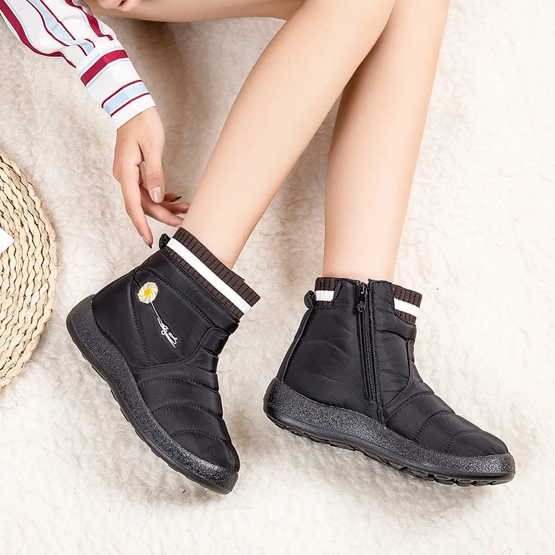 2020 Wholesale  Ladies Slip On Zip Up Red  Shoes Women Winter Boots Moon Girls Non Slip Rubber 42 43 Ankle Warm Footwear