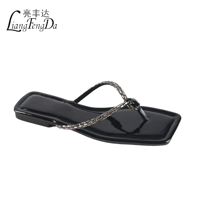OEM Design Big Size Flat Flip-Flops Slippers For Women Summer Rhinestone Outdoor Ladies Sandals